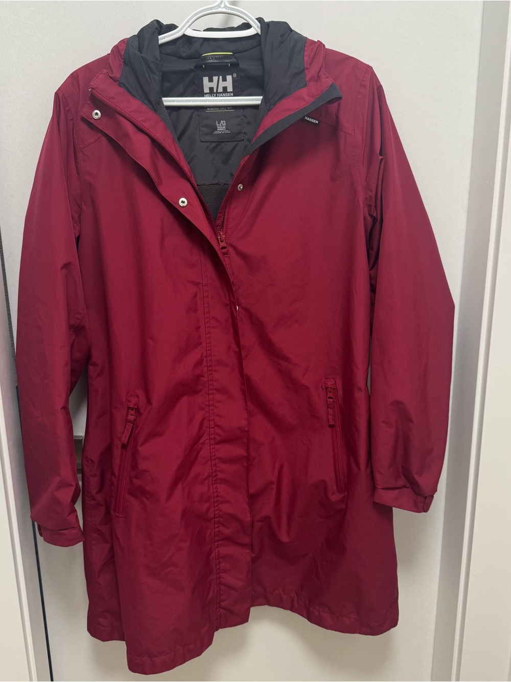 Helly Hansen Women's Burgundy Waterproof Hooded Raincoat Size L
